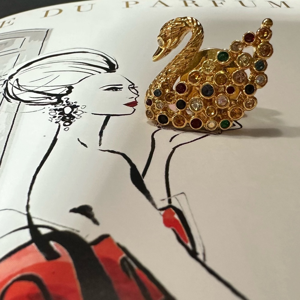 Vintage Gold-Tone Swan Brooch with Multicolour Rhinestones - Picture 3 of 9